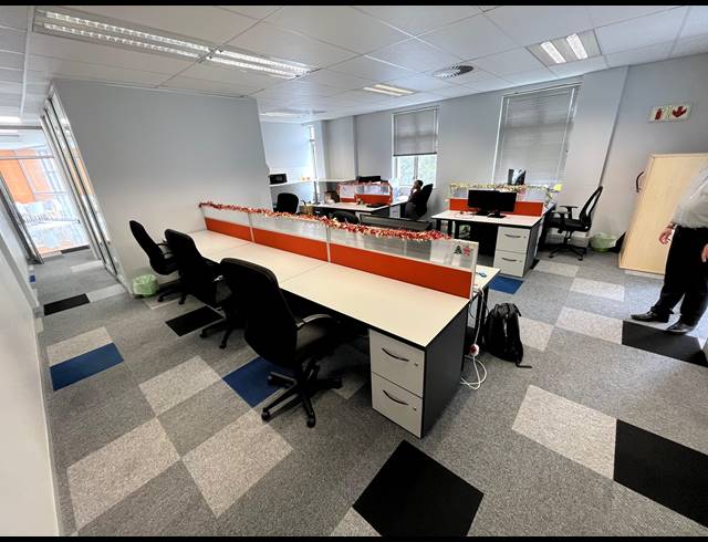 116M² OFFICE TO LET IN CENTURY CITY